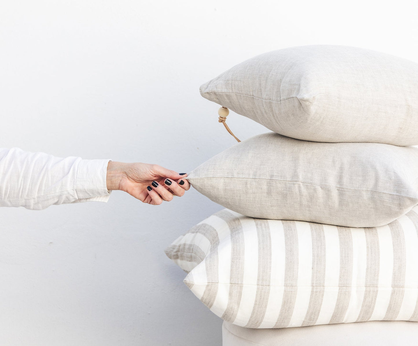 Cielo Linen Pillow Natural– Hand-Embroidered