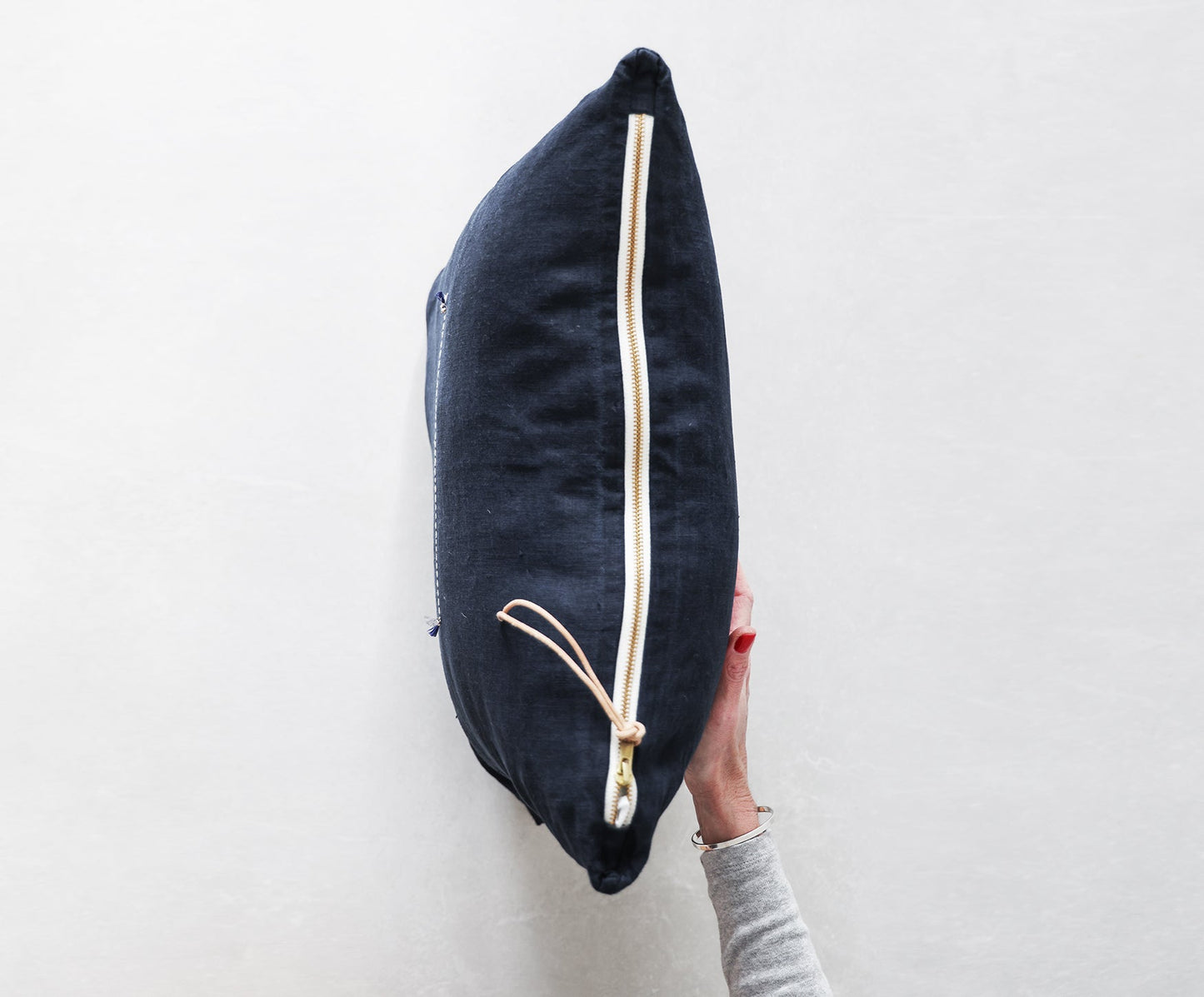Cielo Linen Pillow Navy Blue– Hand-Embroidered